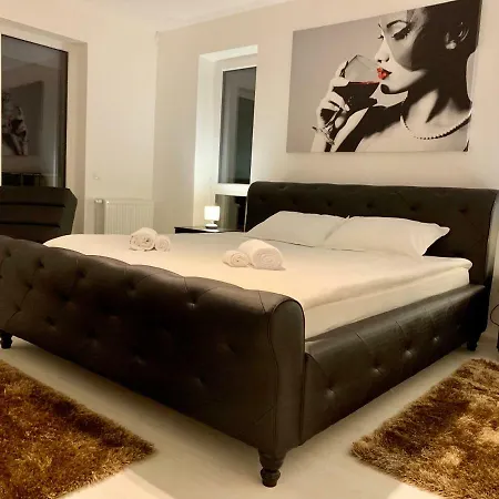 Апартаменти Myty Apartament Брашов